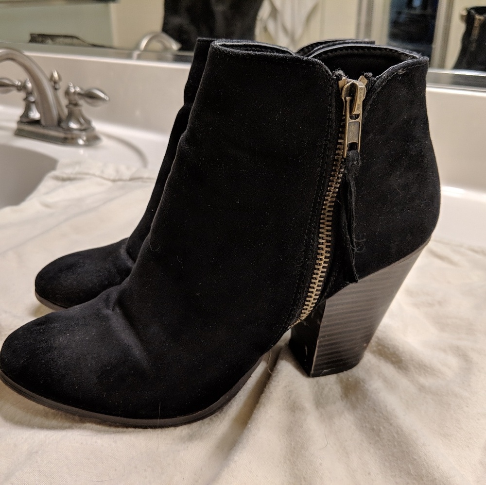 Velvet ankle boots w/ zipper